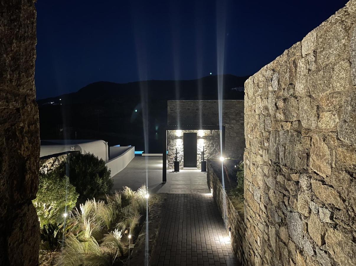 Black And White Ftelia - Mykonos