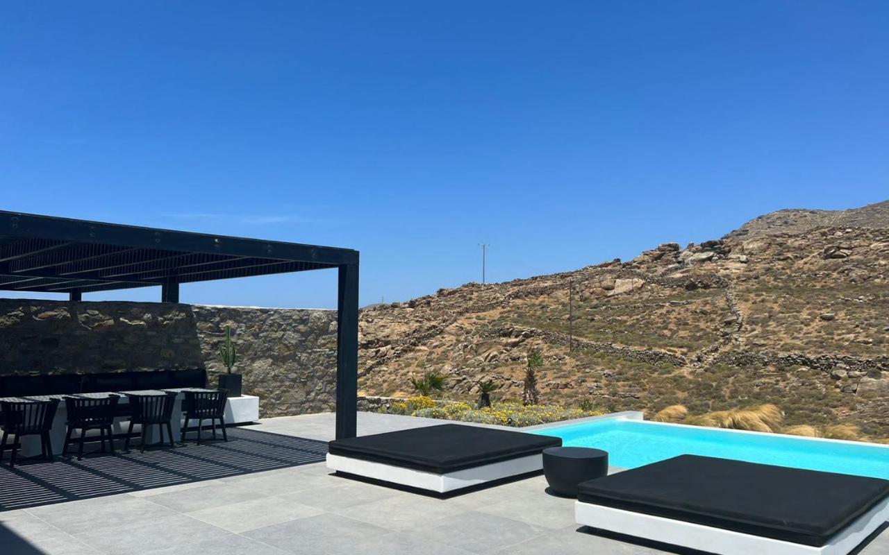 Black And White Ftelia - Mykonos