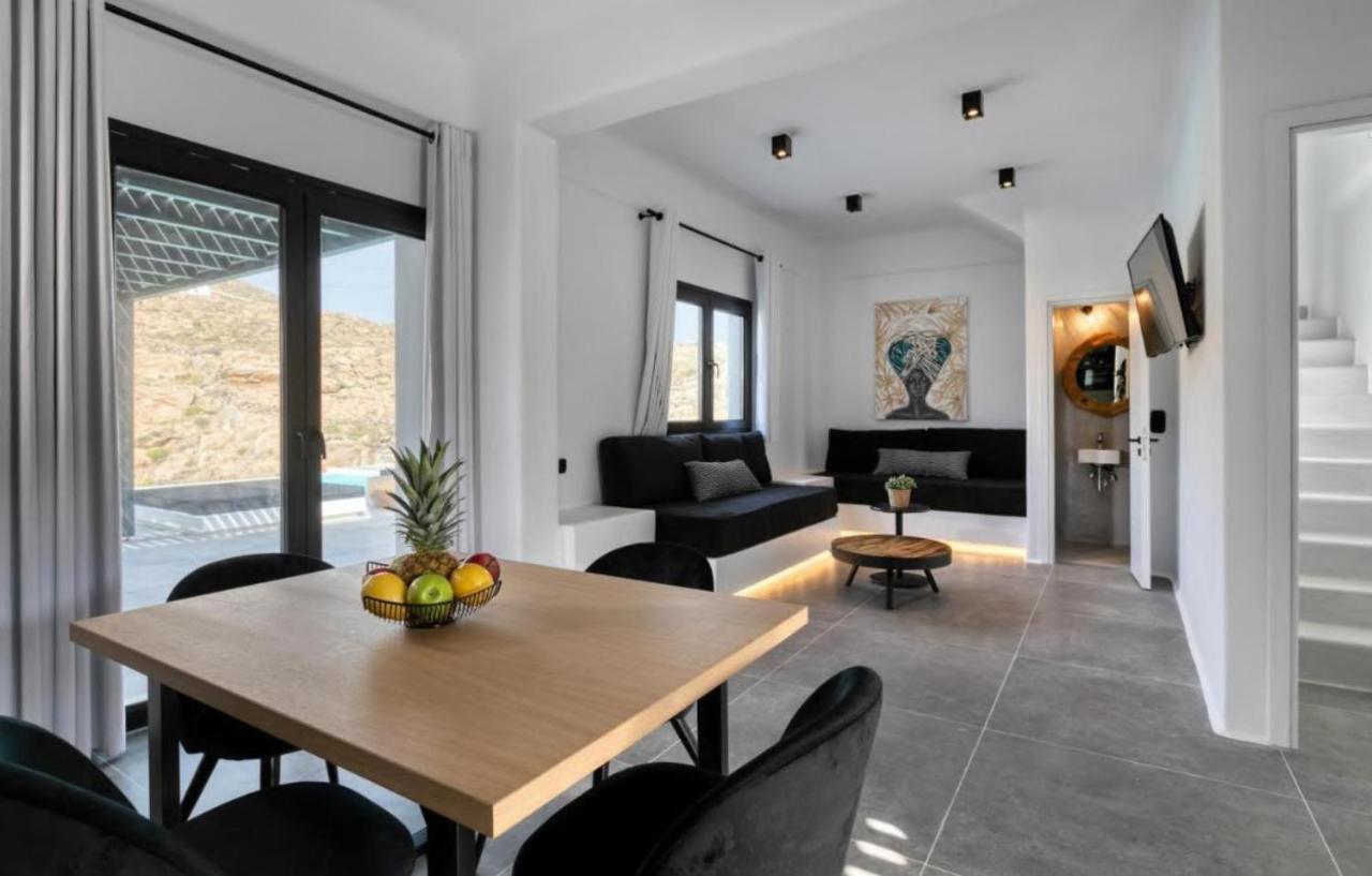 Black And White Ftelia - Mykonos Villa *