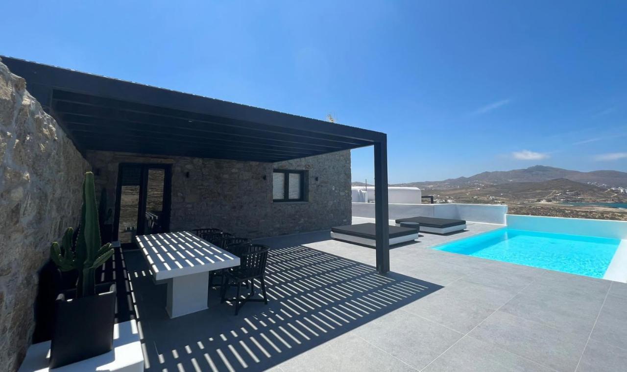 Black And White Ftelia - Mykonos