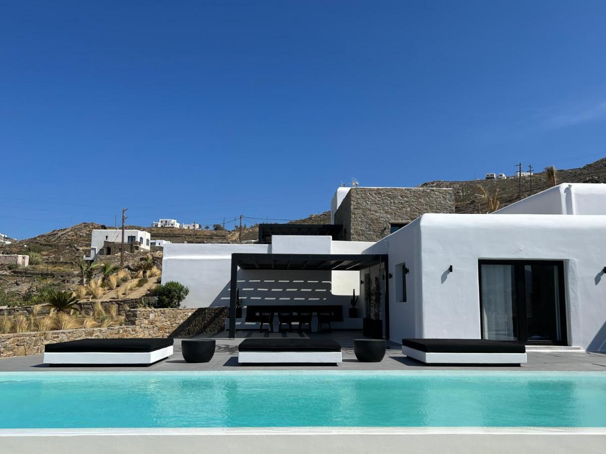 Black And White Ftelia - Mykonos Villa *