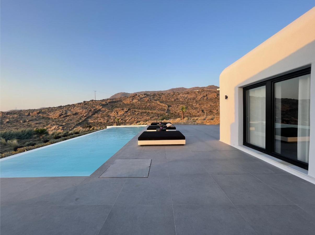 Black And White Ftelia - Mykonos *