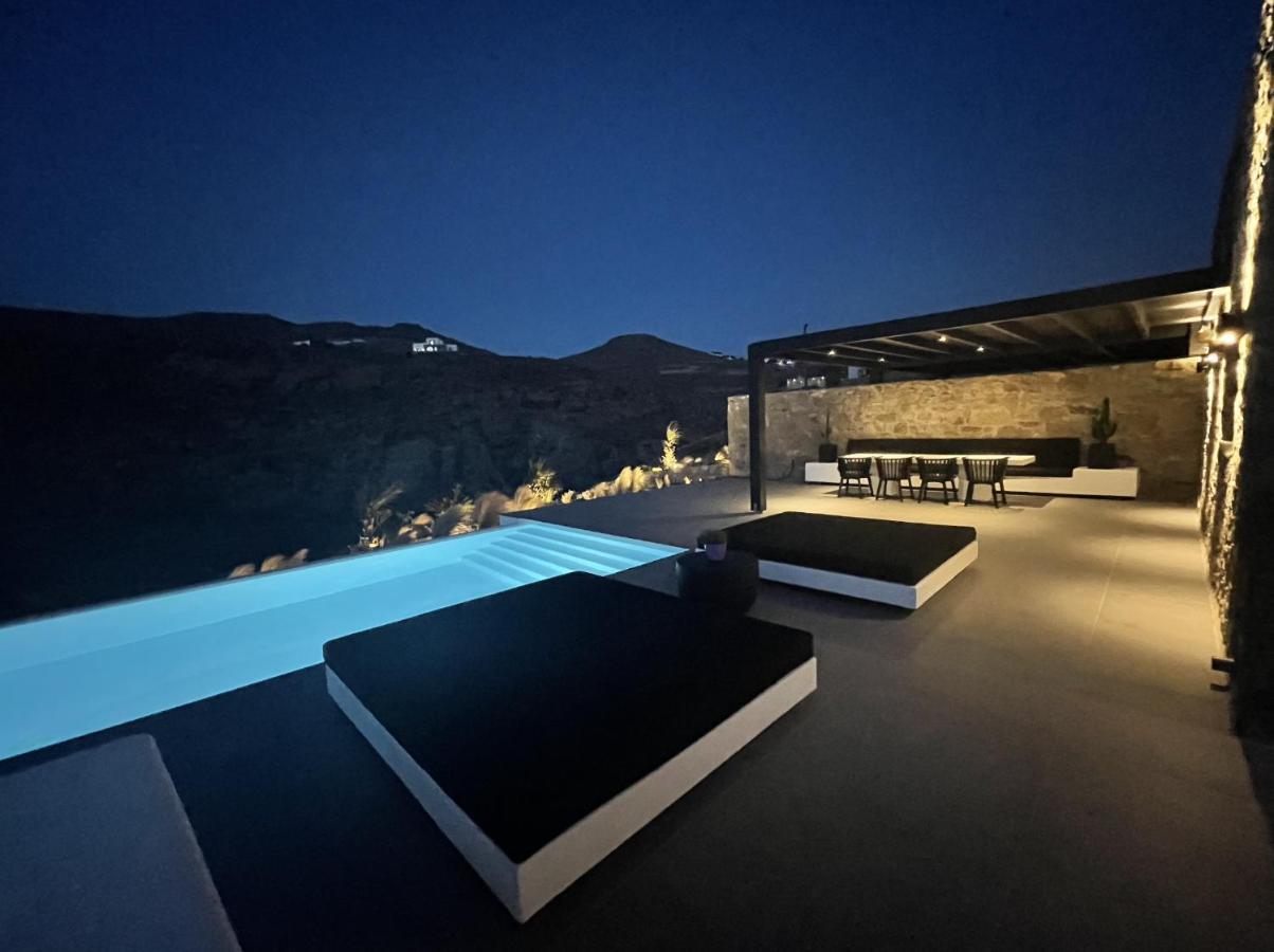 Black And White Ftelia - Mykonos Villa *