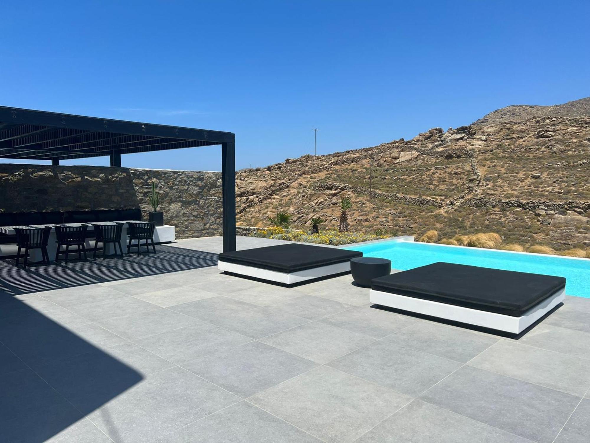 Black And White Ftelia - Mykonos Villa *